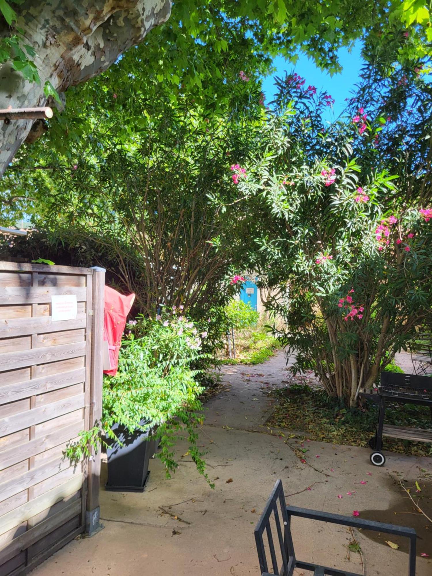 Gîte La Bastide Jourdan Bollène Extérieur photo